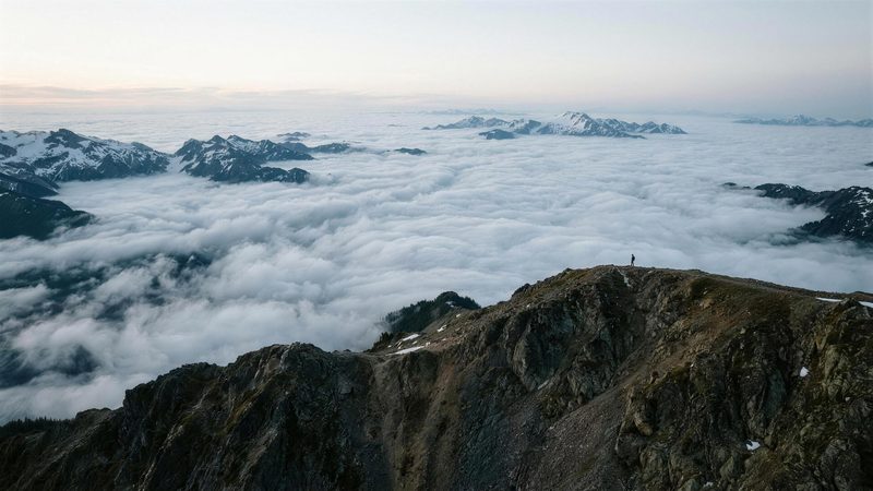 Sample preview: a ridge above a sea of clouds at dusk
